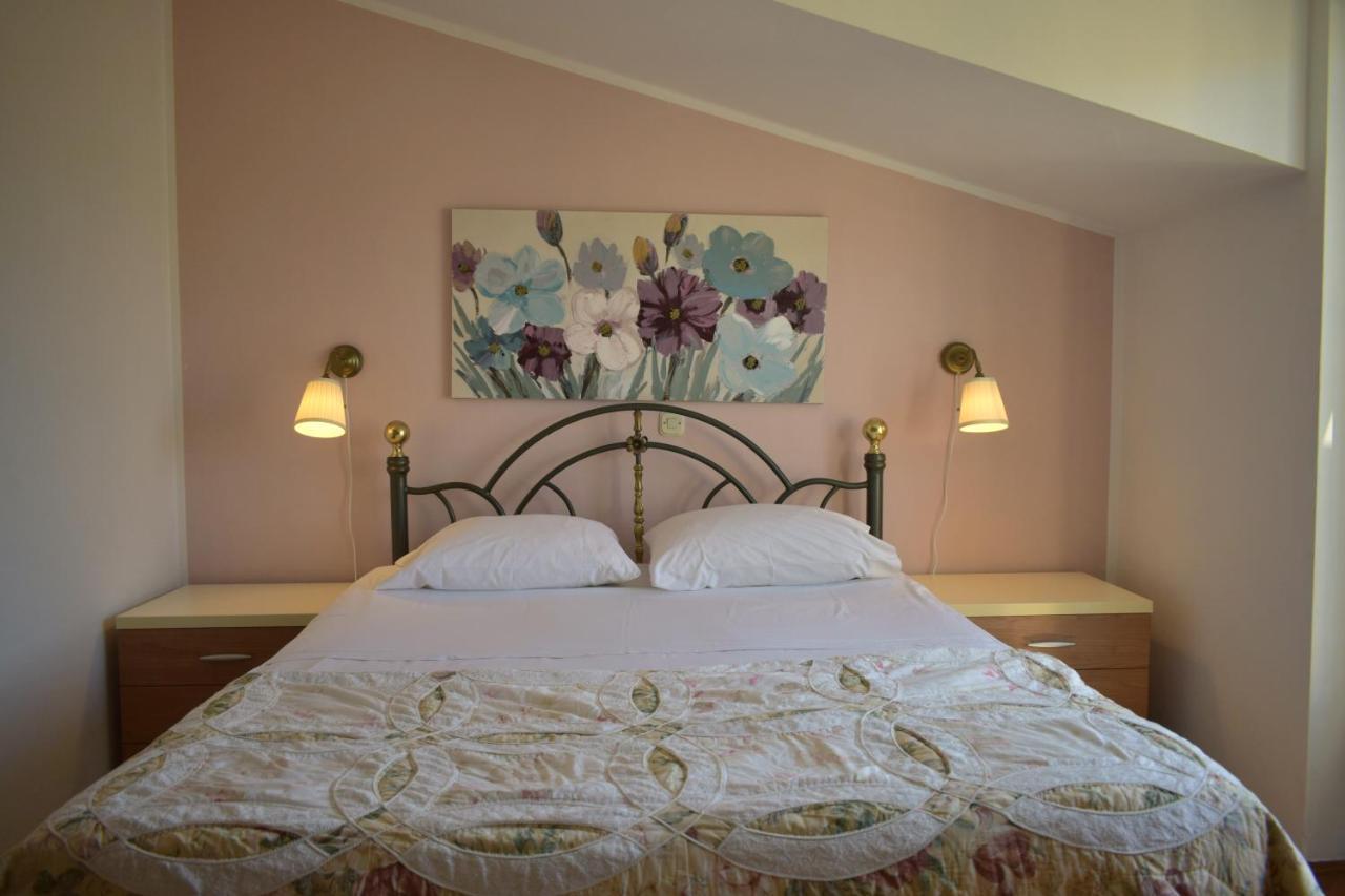 Anita Apartments Trogir Bagian luar foto