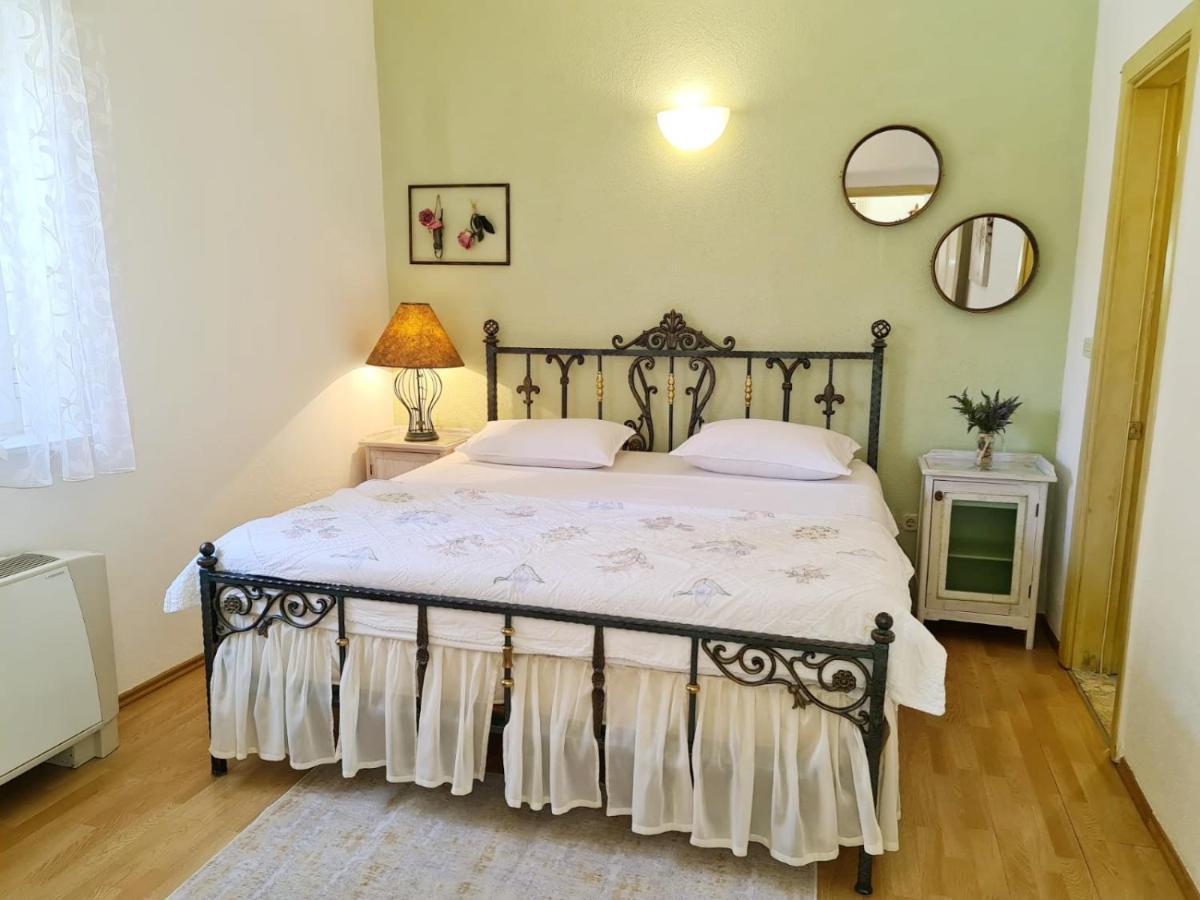 Anita Apartments Trogir Bagian luar foto