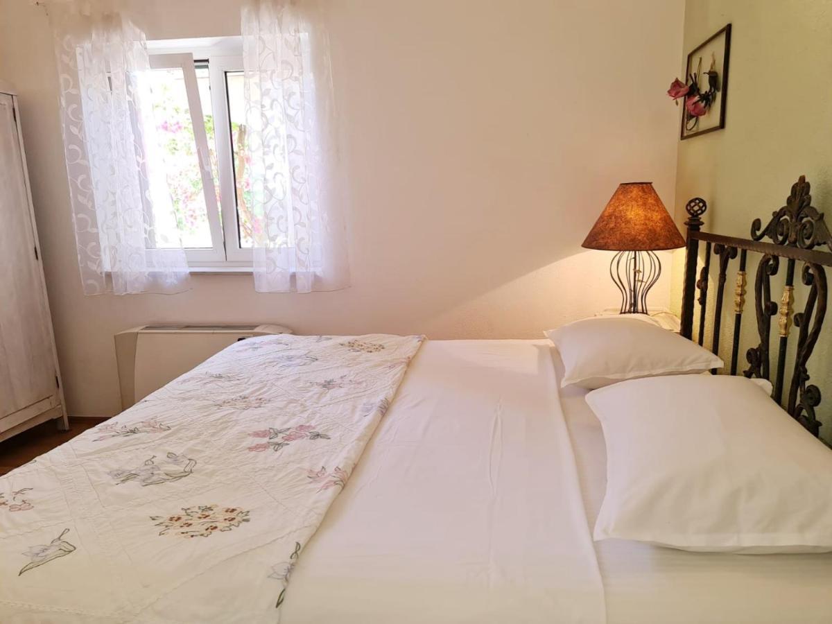 Anita Apartments Trogir Bagian luar foto