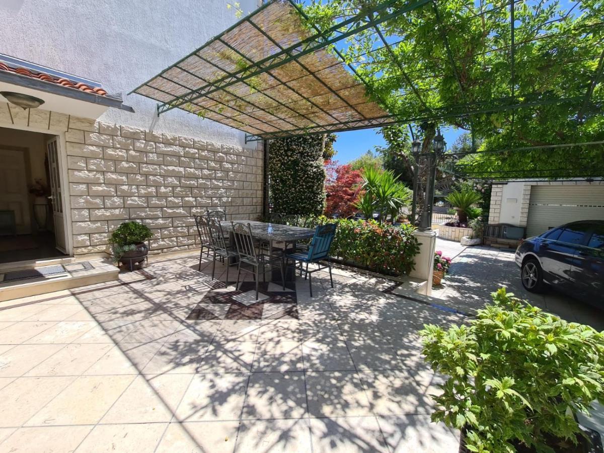 Anita Apartments Trogir Bagian luar foto