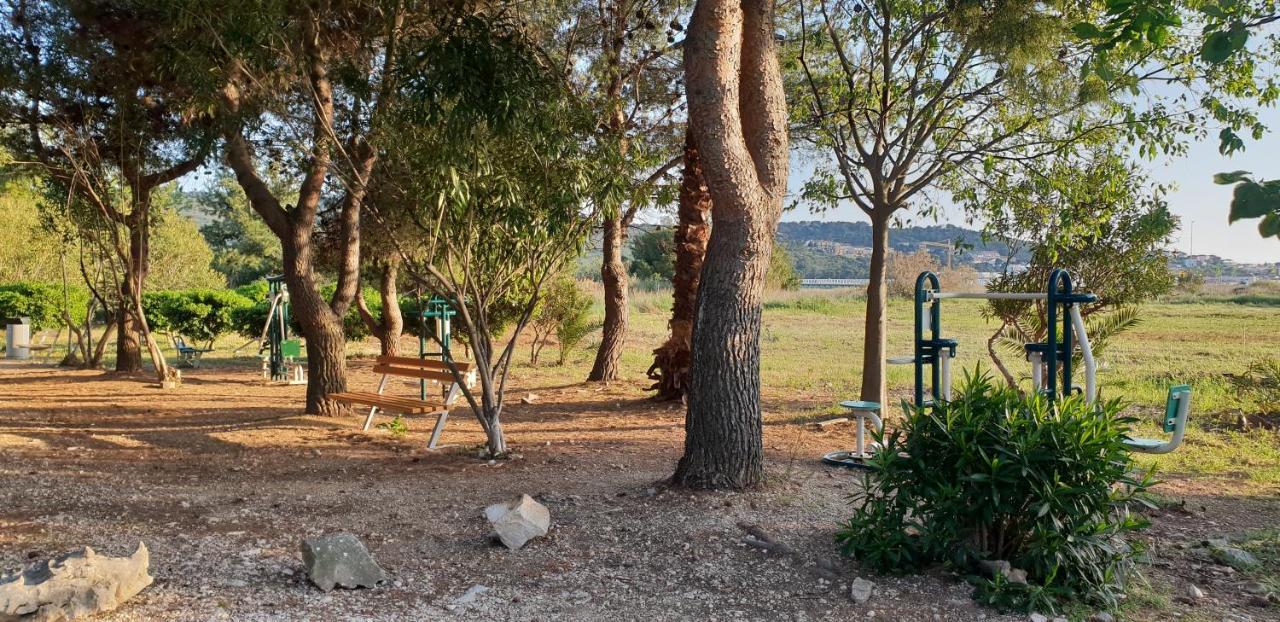 Anita Apartments Trogir Bagian luar foto