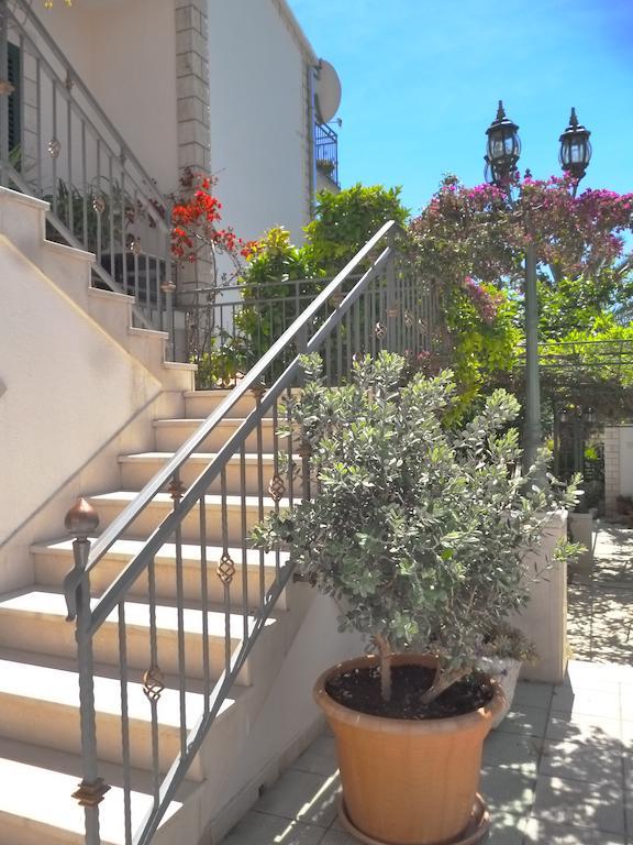 Anita Apartments Trogir Bagian luar foto