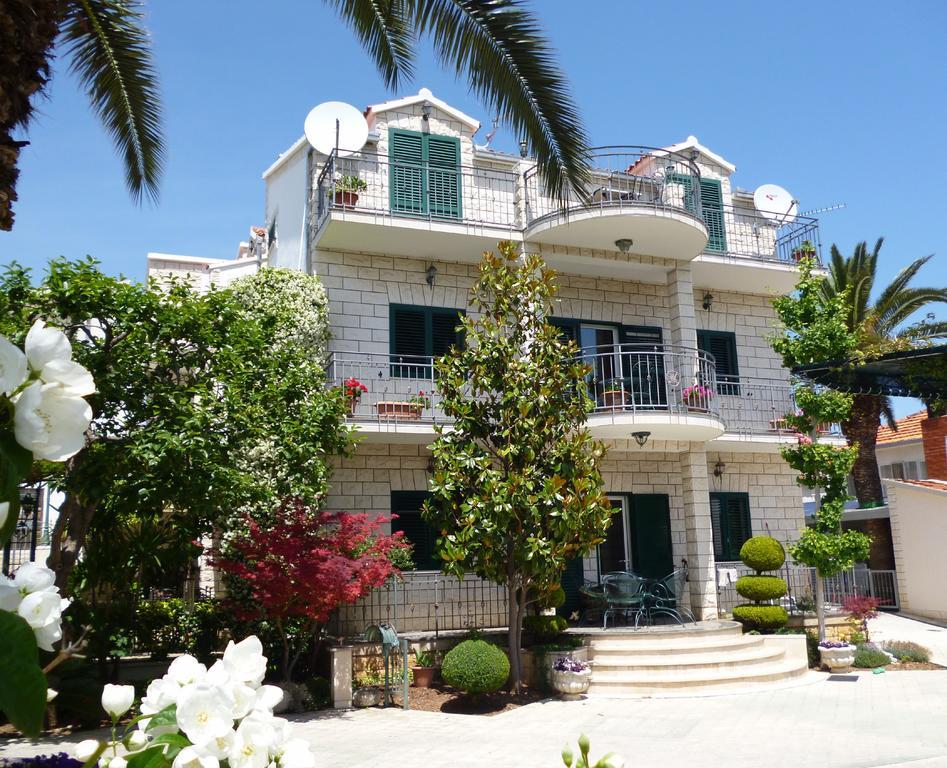 Anita Apartments Trogir Bagian luar foto