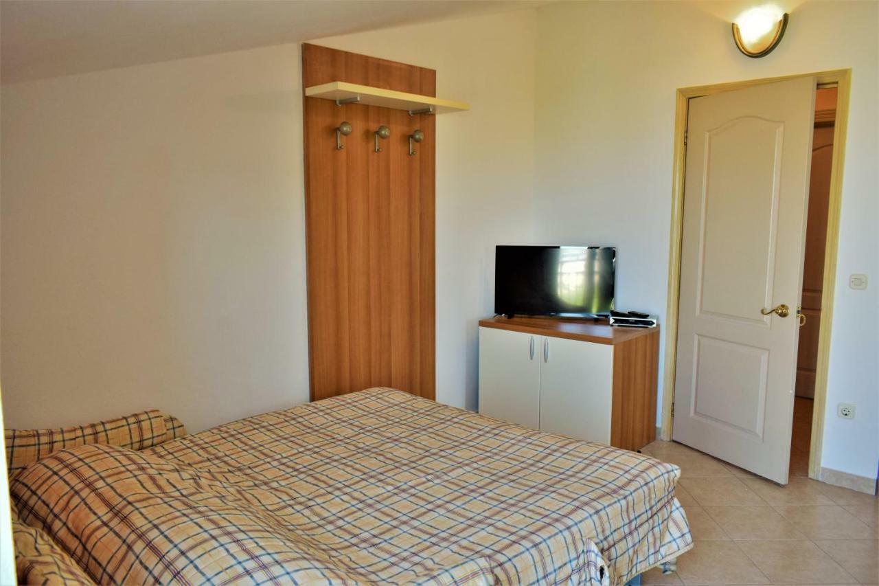 Anita Apartments Trogir Bagian luar foto
