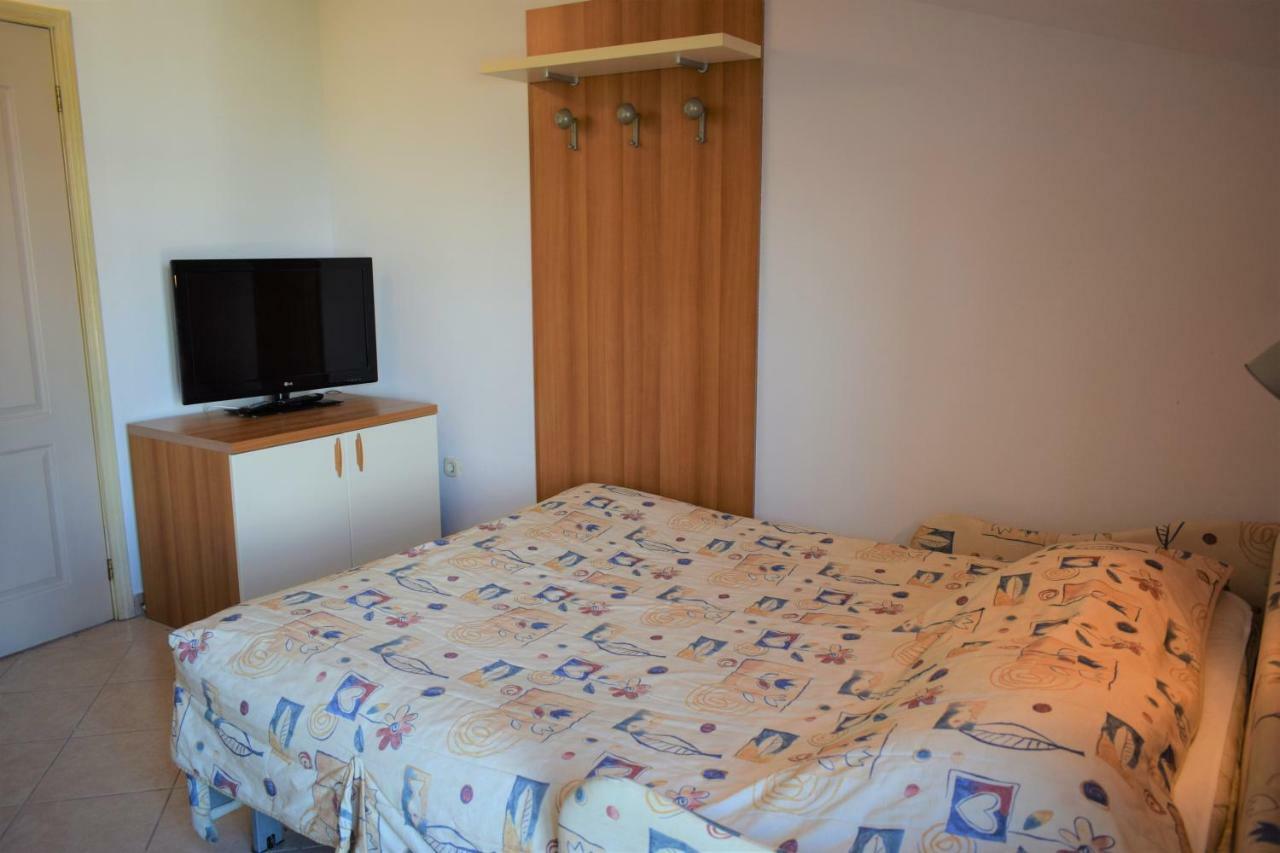 Anita Apartments Trogir Bagian luar foto
